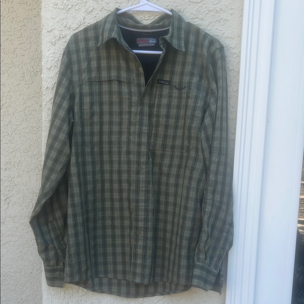 Wrangler Outdoor Green Plaid Button Up Lightweight Trail Shirt Men's Size M